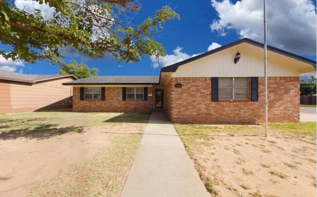 Primary Photo - Spacious and Modern 3 bedroom Home with a ...