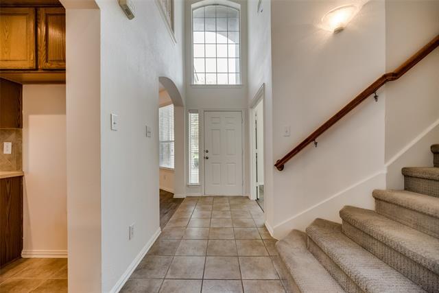 Building Photo - 819 Rushmore Dr