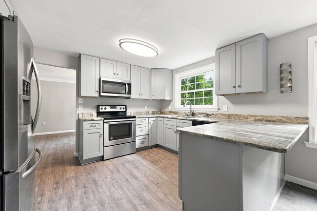 Building Photo - 4419 S Shore Dr