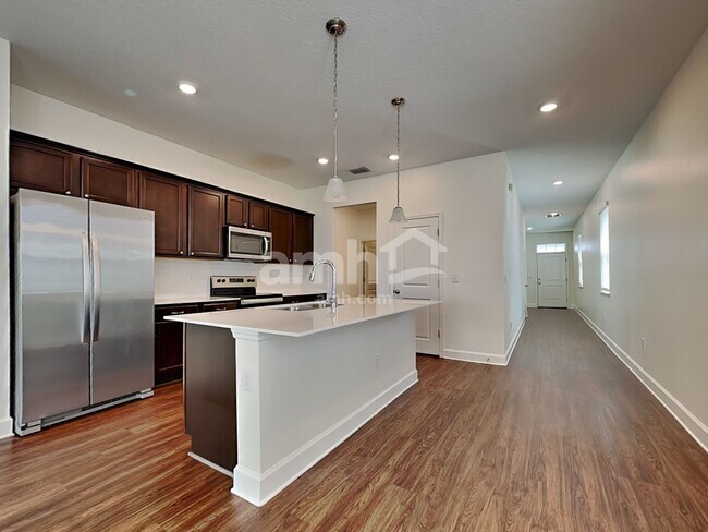 Building Photo - 1020 Island Pond Dr