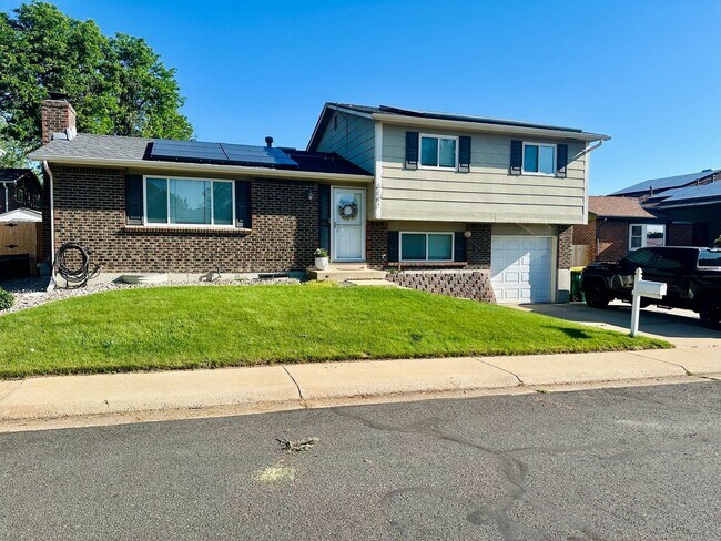 Building Photo - Stylish 3Bd 2Ba Sheridan Green Gem Near Parks, Trails, Shopping & Dining W/ 1-Car Attached Grage