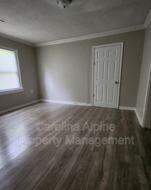 Building Photo - 609 Hillcrest St