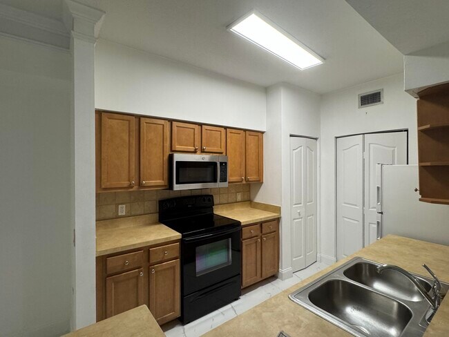 Building Photo - 9873 Baywinds Blvd