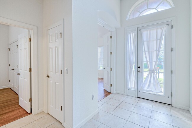 Building Photo - Emerson Square 4 Bedroom Home