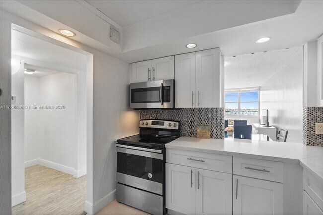 Building Photo - 1351 NE Miami Gardens Dr