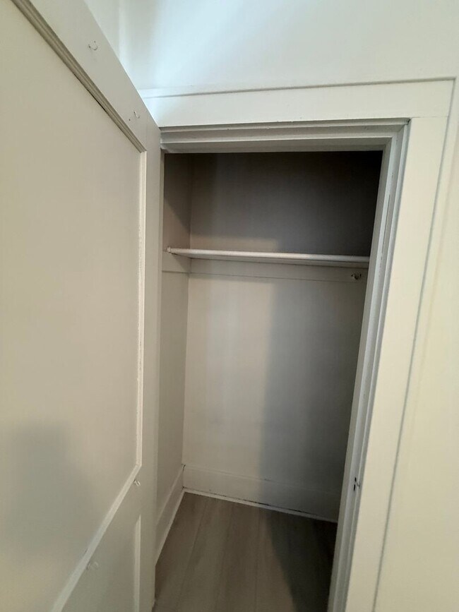 Building Photo - SECTION 8 AND EDEN ACCEPTED! Charming 2-Bedroom Home in the Heart of Akron!!