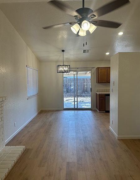 Building Photo - 3580 Honeycreeper Dr