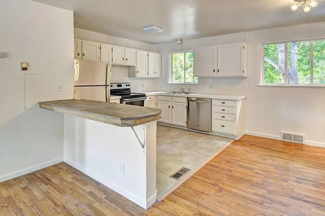 Building Photo - (PRE-LEASING 2026)   7 Bed 3 Bath Dual-Living Dream Duplex with Spacious Yards & Modern Upgrades