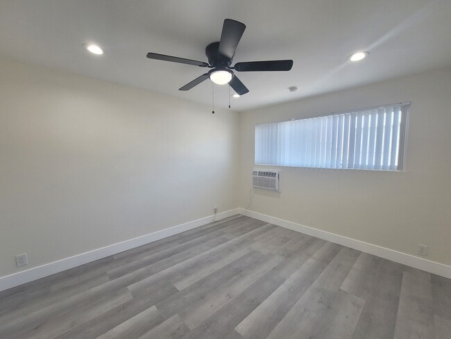 Building Photo - 14609 Saticoy St