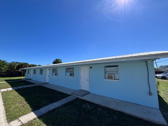 Building Photo - 2139 Washington St NE