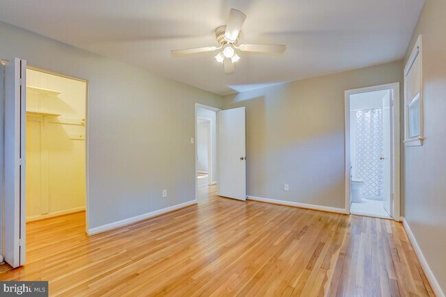 Building Photo - 6417 Earlham Dr