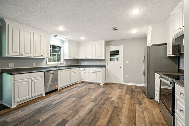 Primary Photo - 103 Parkwood Dr