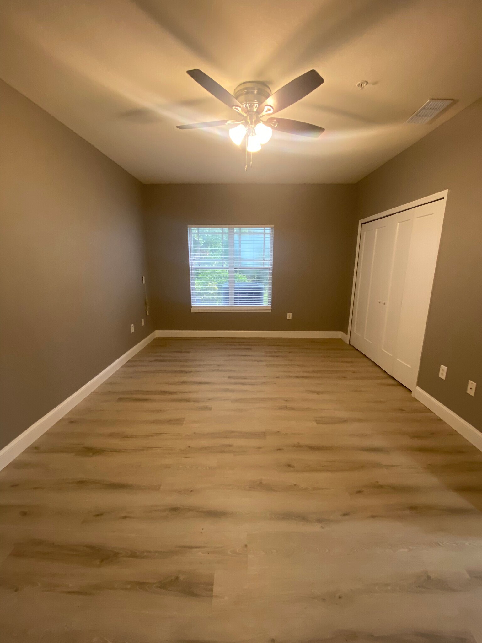 Building Photo - 16205 Enclave Village Dr