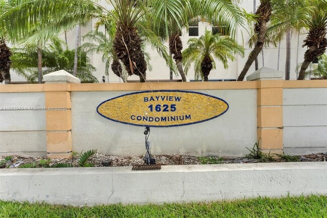 Building Photo - 1625 Kennedy Cswy