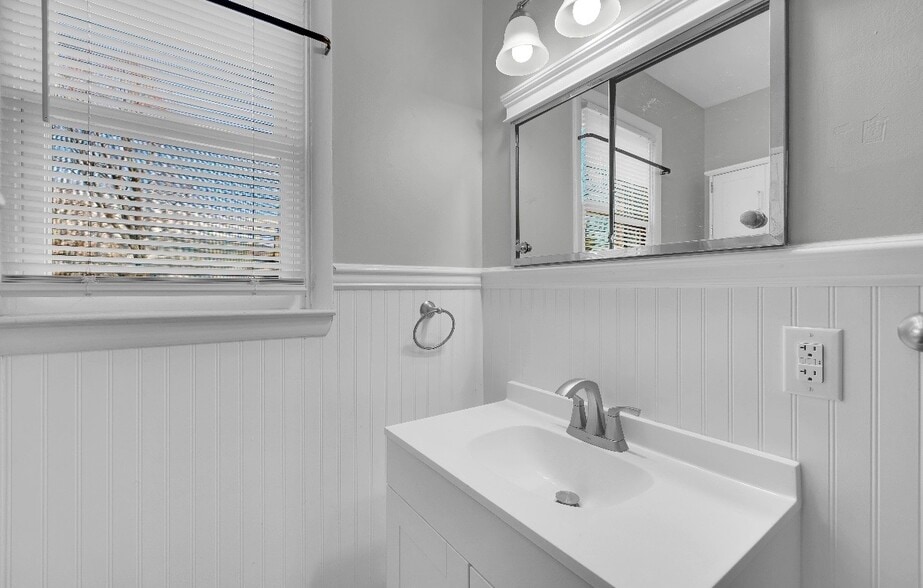 Bathroom - 207 Gertrude Ter