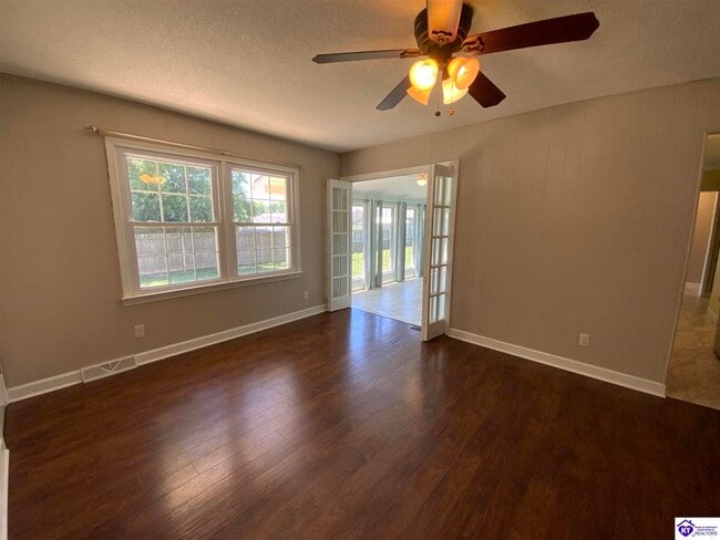Building Photo - 408 W Crocus Dr