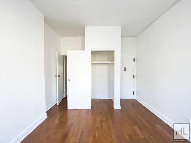 Building Photo - Spacious Bushwick 2-Bed 1-Bath / Great Loc...