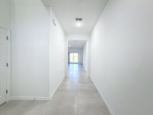 Building Photo - Townhouse For Lease in Saint Cloud