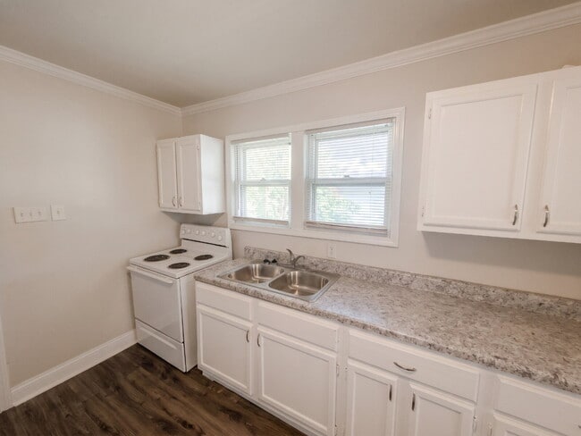 Building Photo - Breckenridge Hills - 1 Bed | 1 Bath | Ranch | ~0.19 Acres