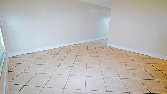 Building Photo - 8757 SE Hobe Ridge Ave