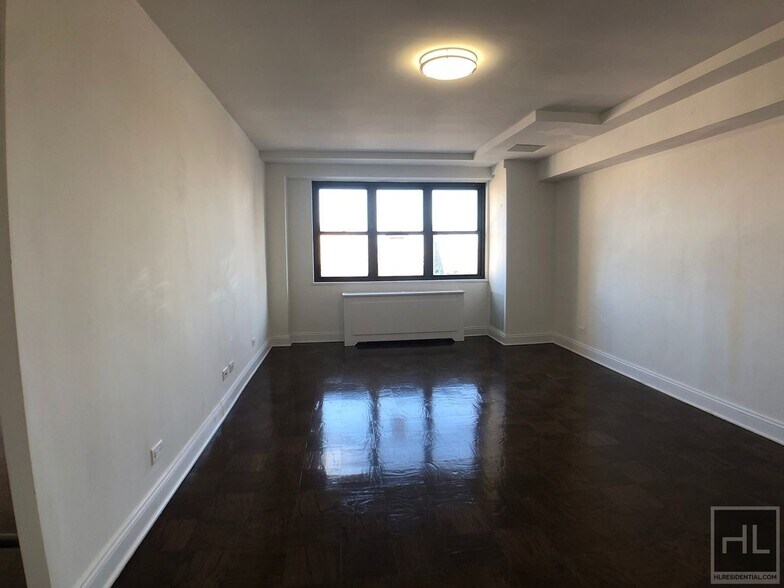 Building Photo - E 16 ST