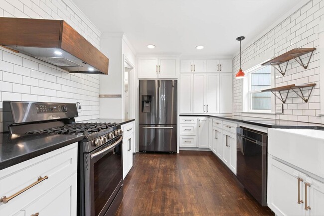 Building Photo - Vintage 3-bdrm/1-bdrm Alameda charmer—Many updates, large yard w/deck & raised beds