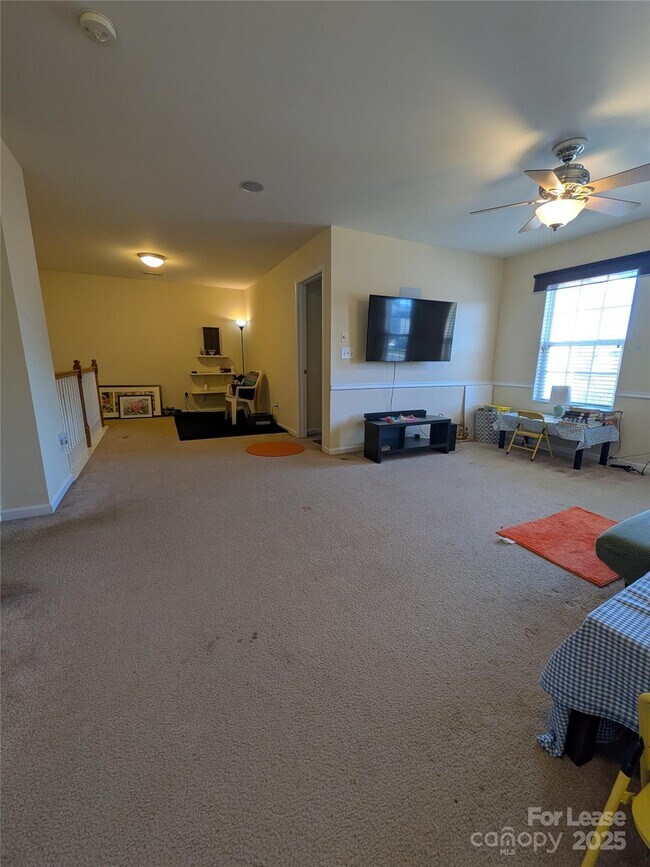 Building Photo - 2102 Big Pine Dr