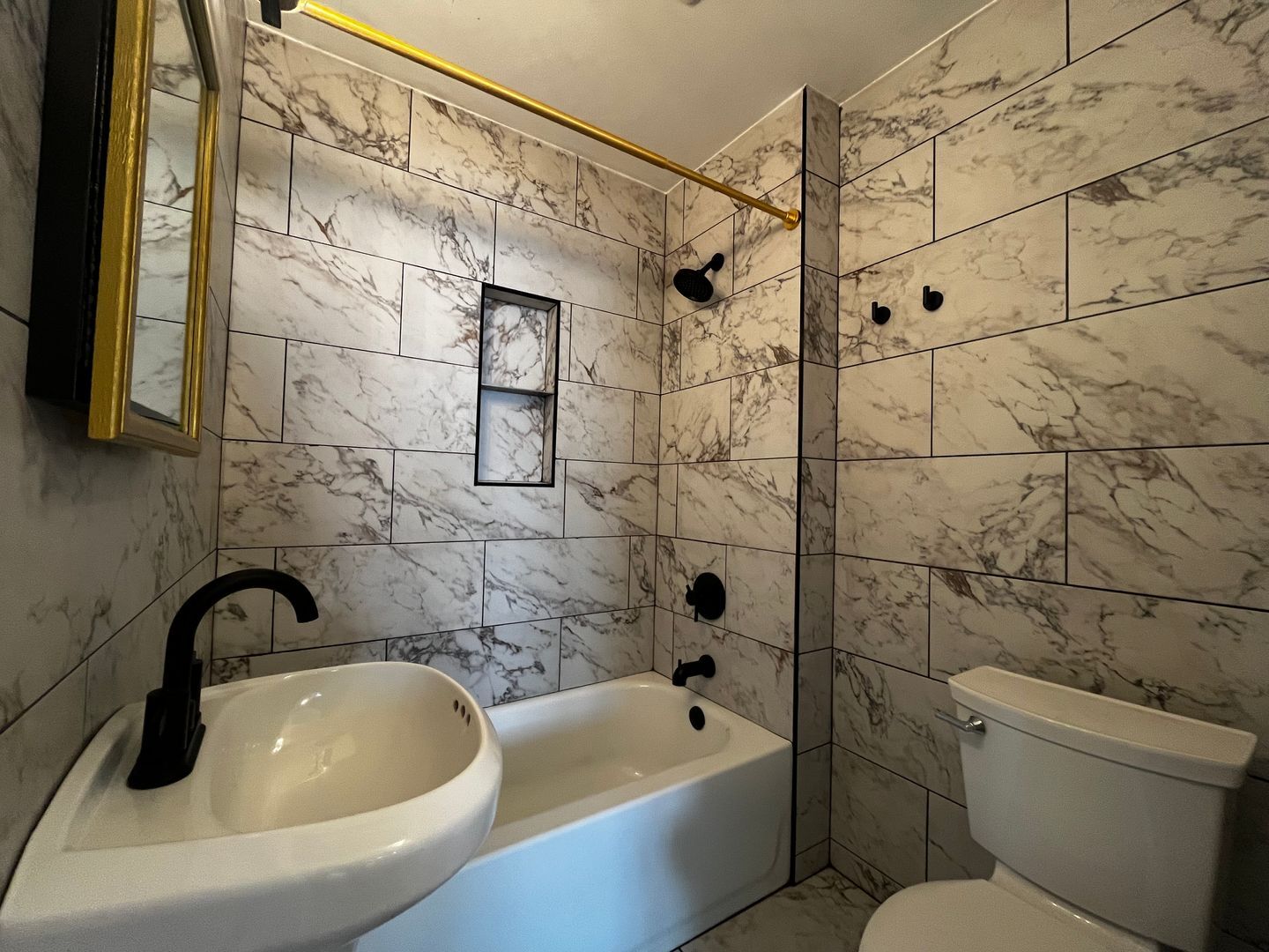 Building Photo - 1643 Hinton Dr