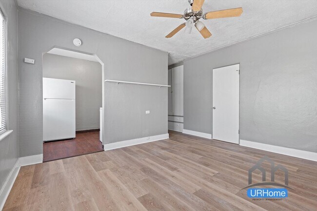 Building Photo - Charming Portland Studio – Prime Walkable Location, $1,100