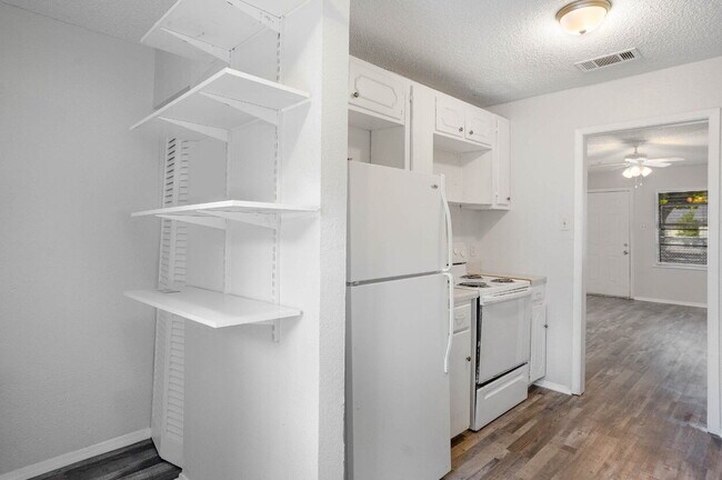 Building Photo - Close to downtown Ft. Worth