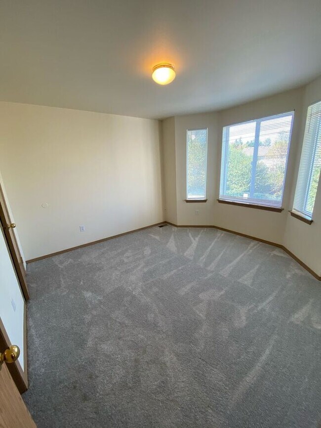 Building Photo - Ballou Estates in the Heart of South Hill