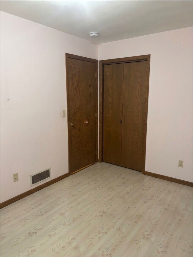 Building Photo - 106 Merlin Cir