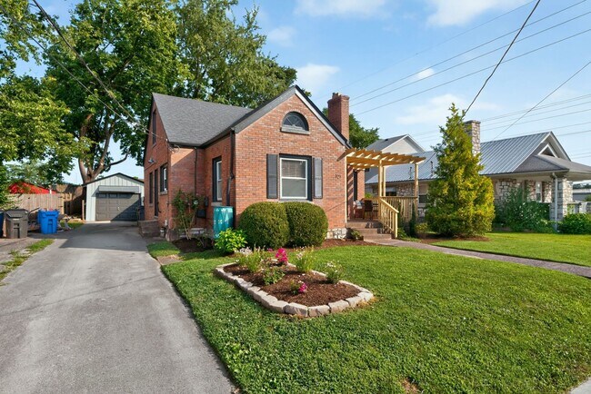 Building Photo - 721 Headley Ave