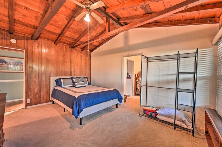 Building Photo - 2139 Torrey Pines Rd