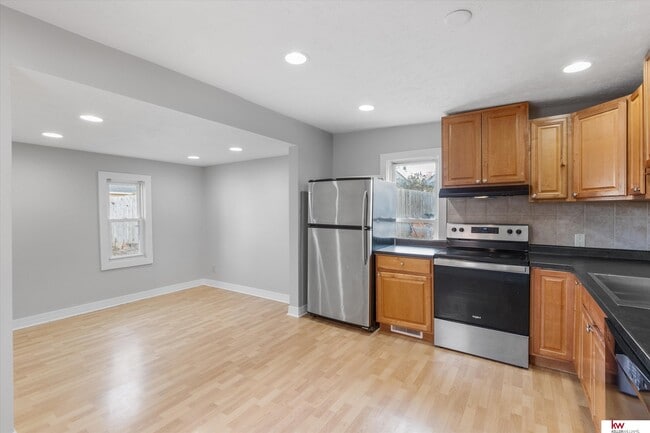 Building Photo - 2417 S 13th St