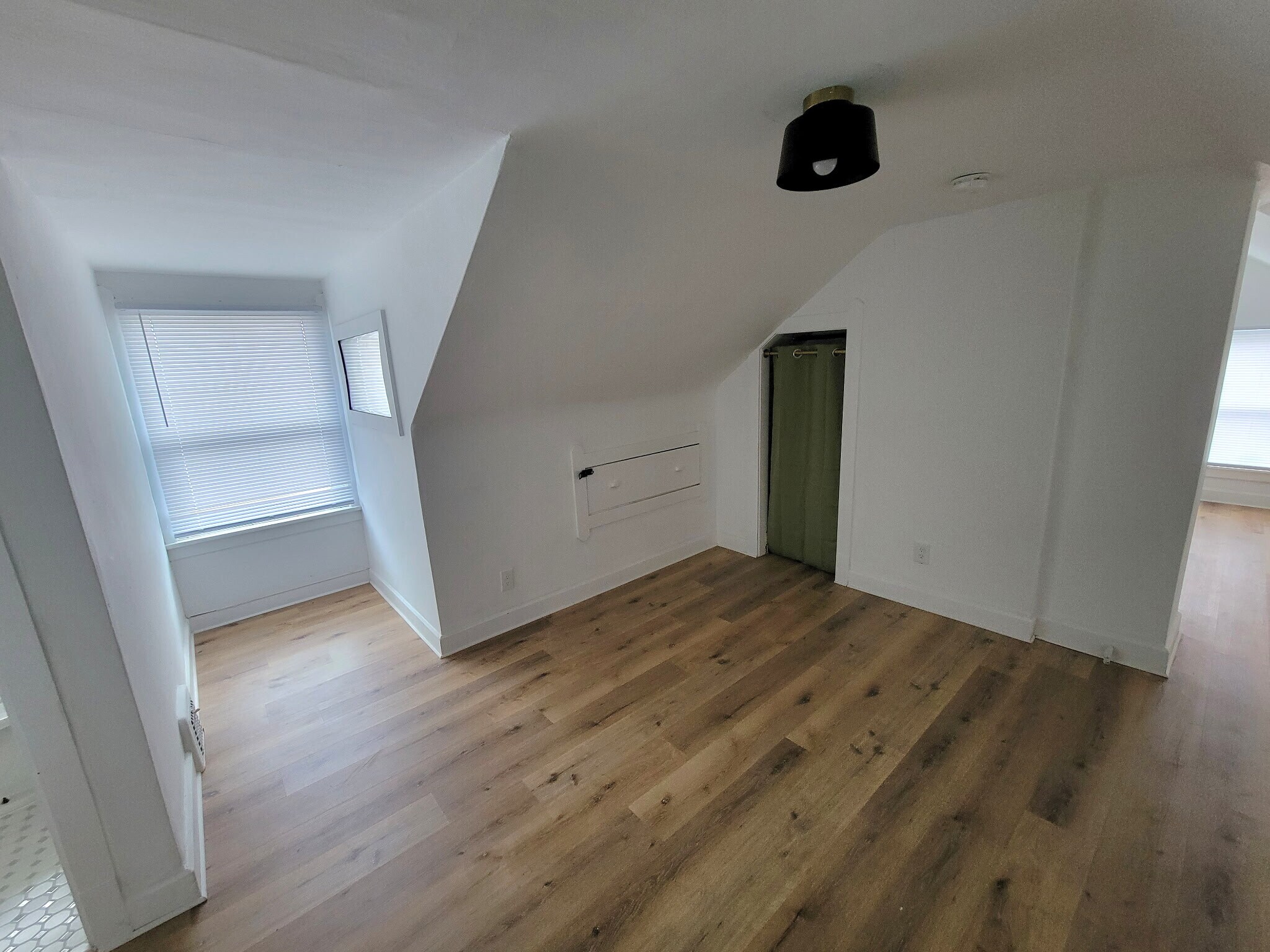 Living room - 1276 W 89th St