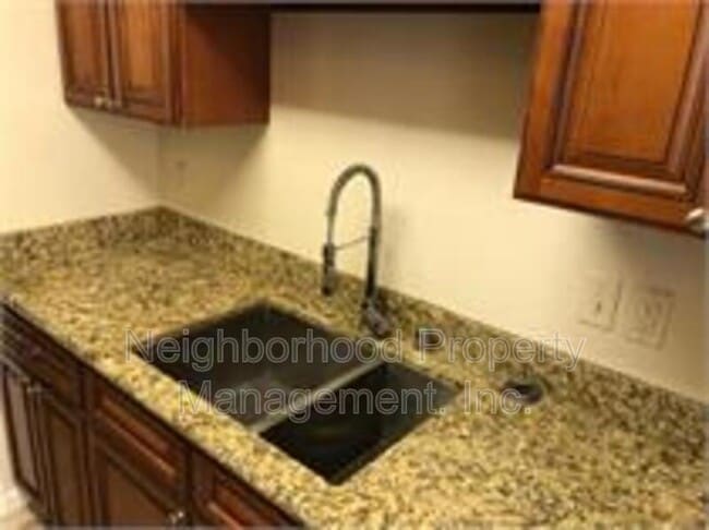 Building Photo - 242 N Glenn Ave