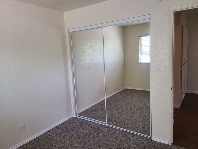 Building Photo - 6616-6618 Summer Rain Way