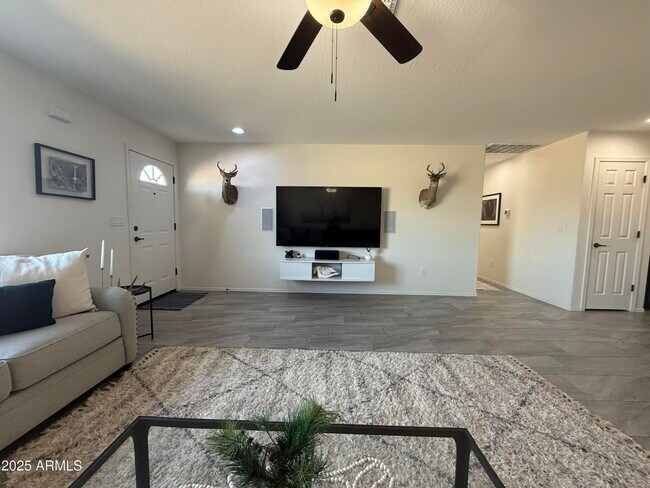 Building Photo - 726 S Johnson Rd