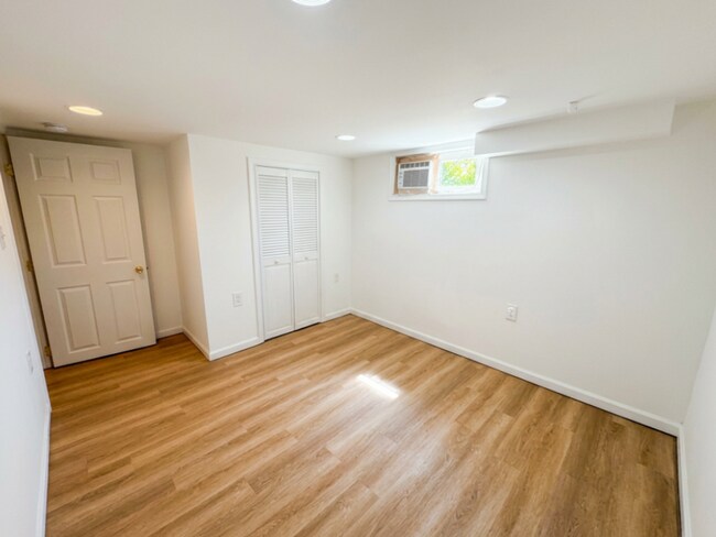 Building Photo - 209 4th Ave