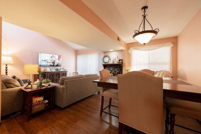 Building Photo - Feel Right at Home – Inviting Fully Furnis...