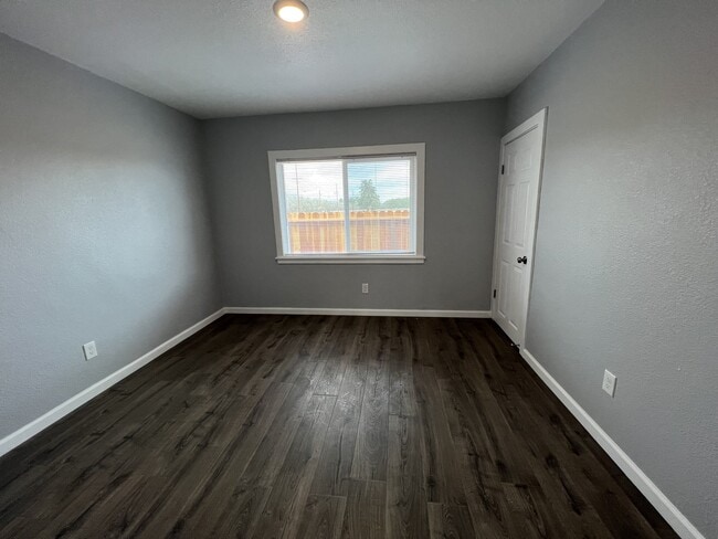 Building Photo - 28994 Rd 168
