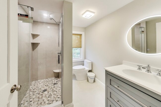 Building Photo - 40 Dunster Ln