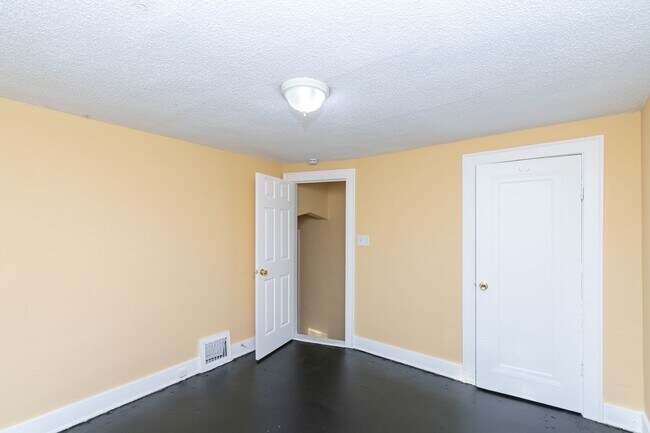 Building Photo - 7210 Bellefontaine Ave