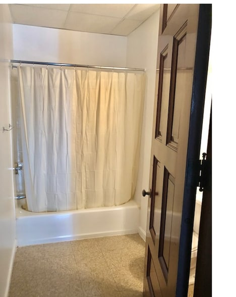 Building Photo - 1061 Beacon St