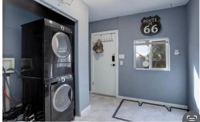 Building Photo - Picture-Perfect 3-Bedroom Charmer – AVAILABLE 5/8/2026