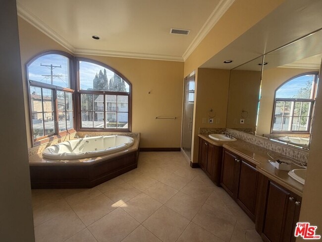 Building Photo - 5867 W 75th St