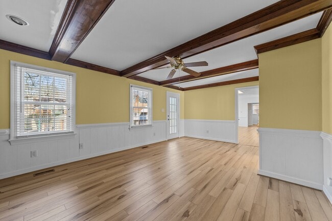 Building Photo - 832 Chalbourne Dr