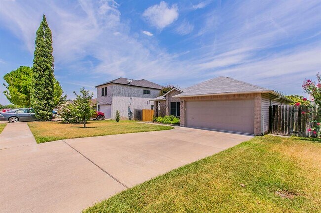 Building Photo - 2645 Andres Way