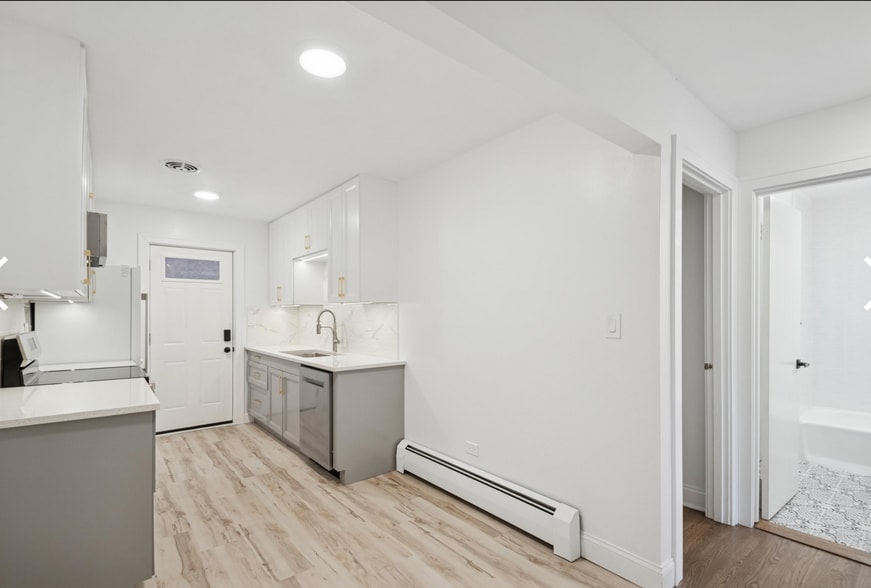 Building Photo - 4201 N Paulina St